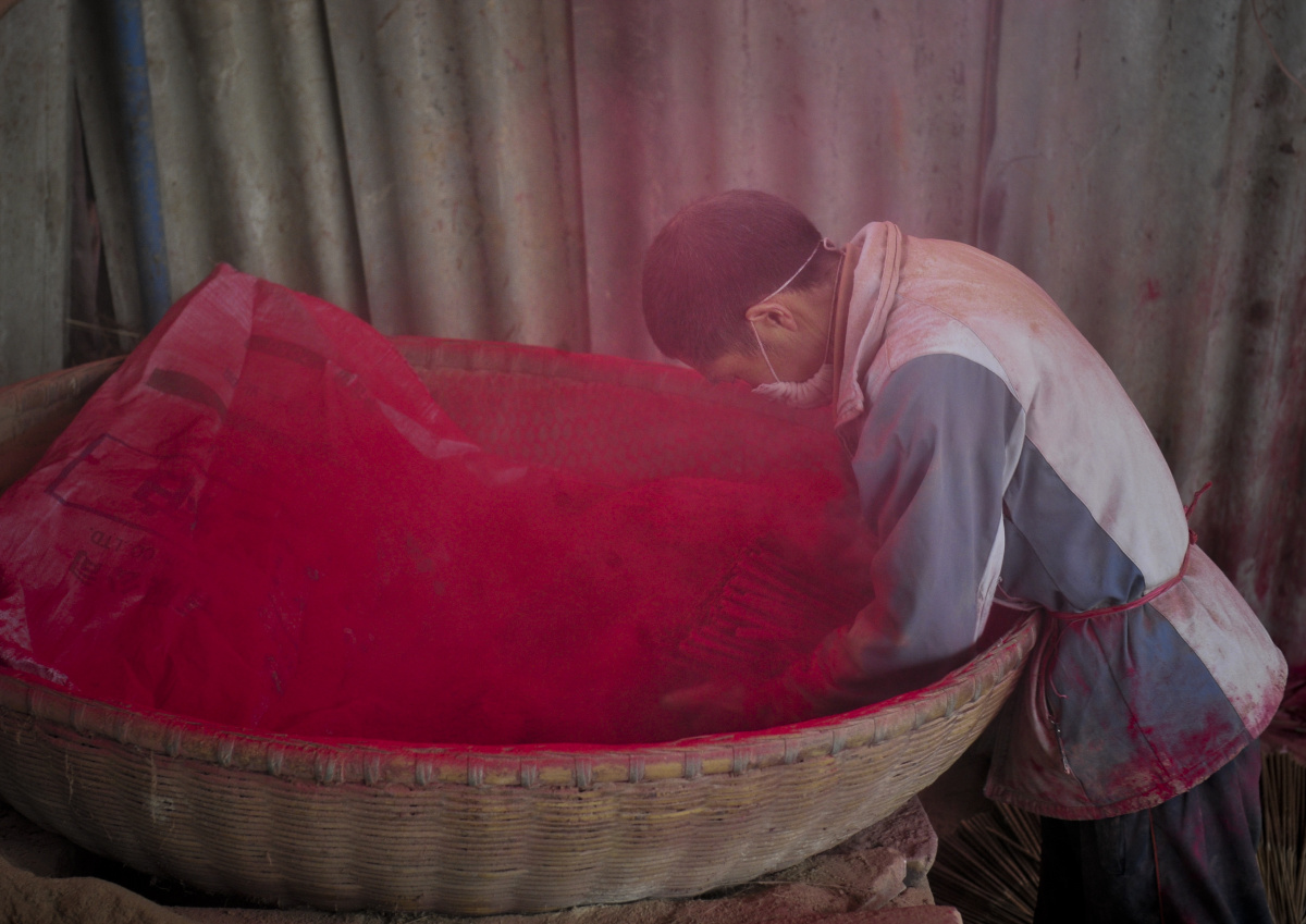 探访四川"制香第一村" 田间佛香林立