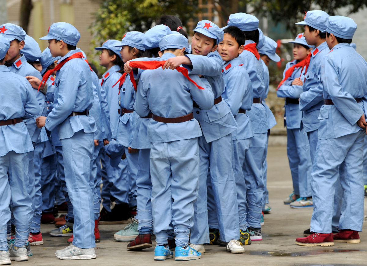 北川红军小学开学85名小红军全副武装回学校报名