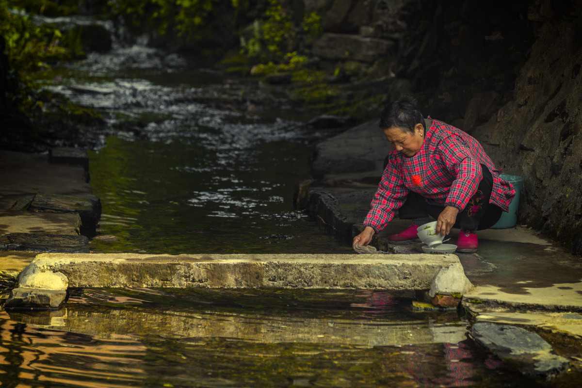 溪边洗碗