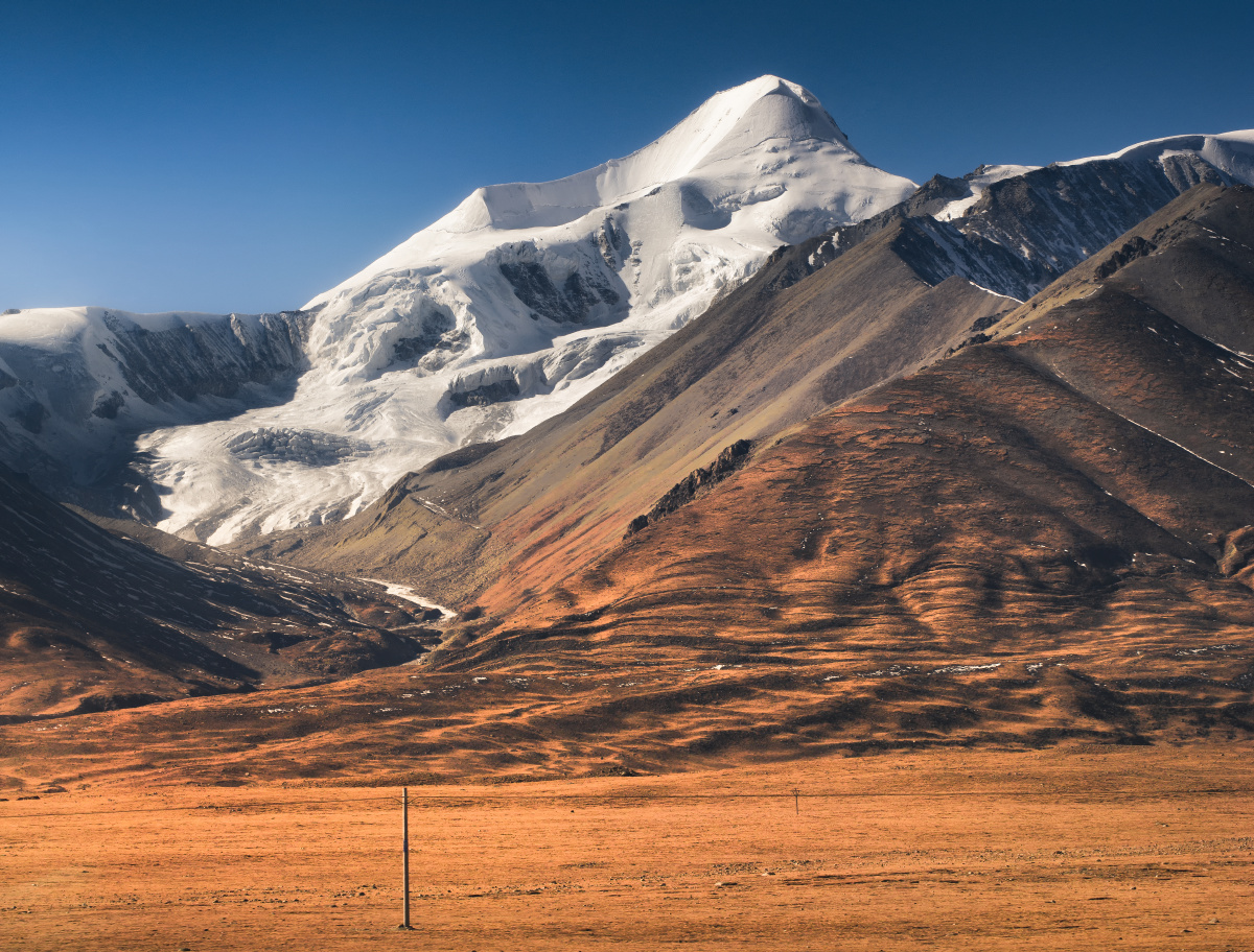 青藏铁路远眺桑丹康桑峰