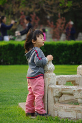 华表下的小女孩