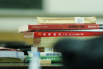 学院自习室--常客的课桌