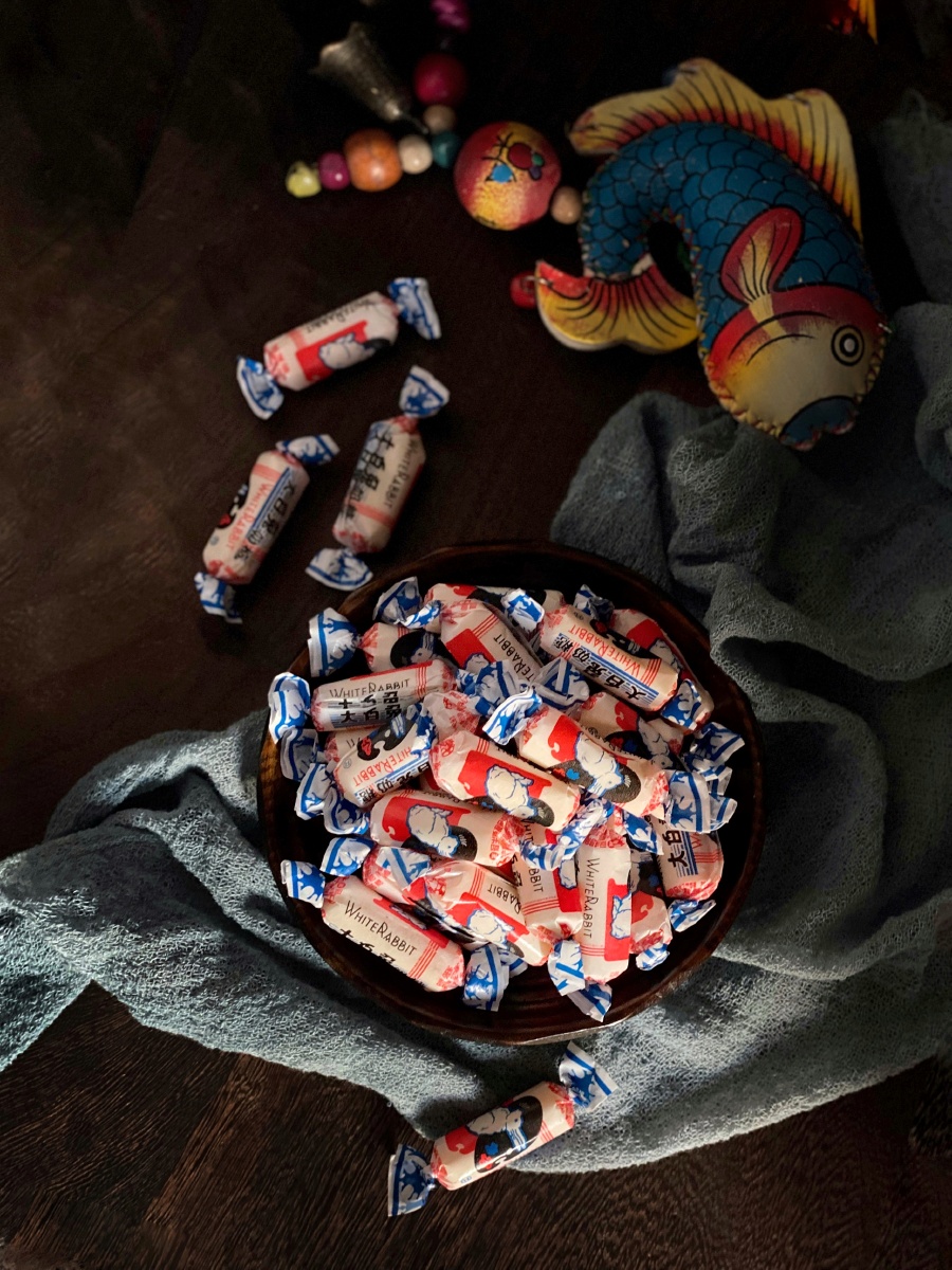 大白兔奶糖给你一把大白兔,我们就是好朋友