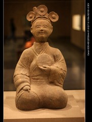 持镜人俑（汉）