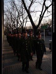 府右街上的军人