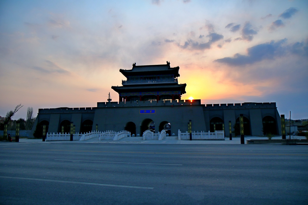 河西走廊张掖山丹县的初春