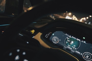 305436