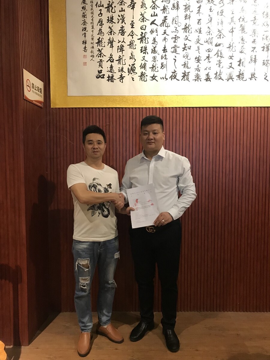 湖北荆州书法家打手背