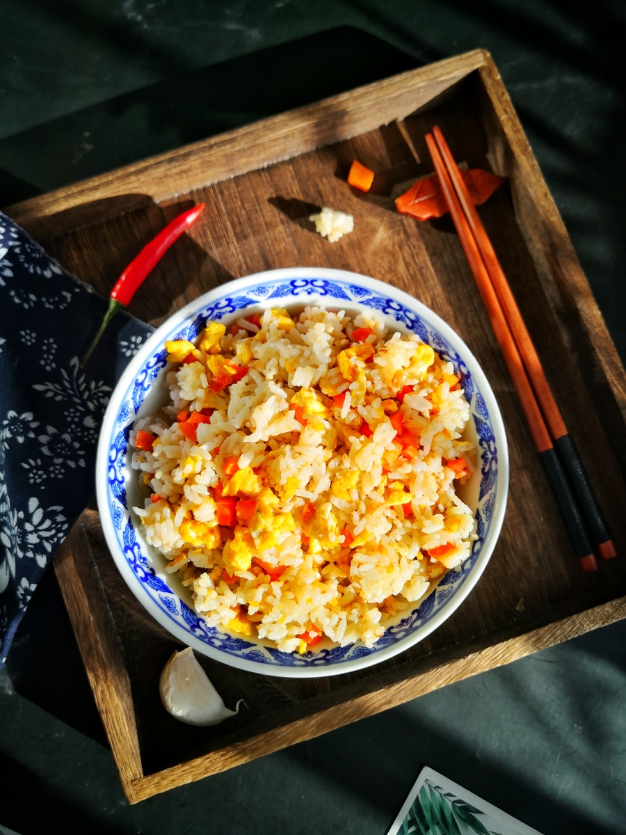 粒粒香红萝卜鸡蛋炒饭