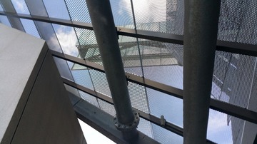 874562