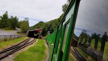787405