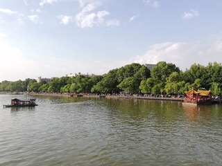 425280