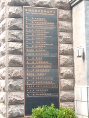 437777