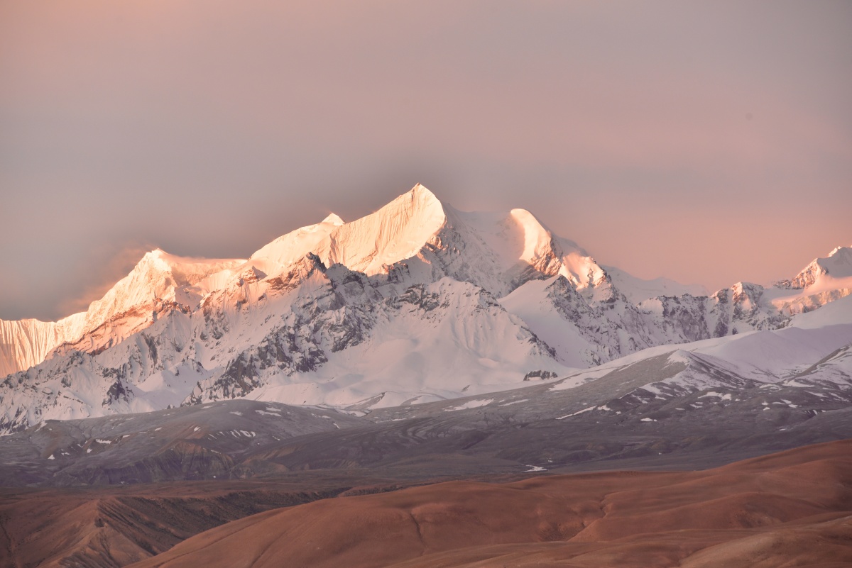 沿途风景日照金山美丽风光
