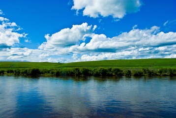 界河对岸