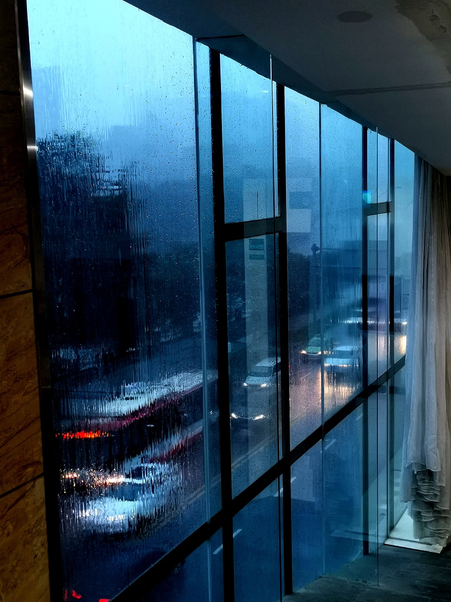 下午三点的暴雨成都是朦胧的