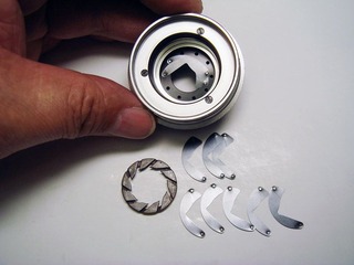 22 不可用手觸摸葉片