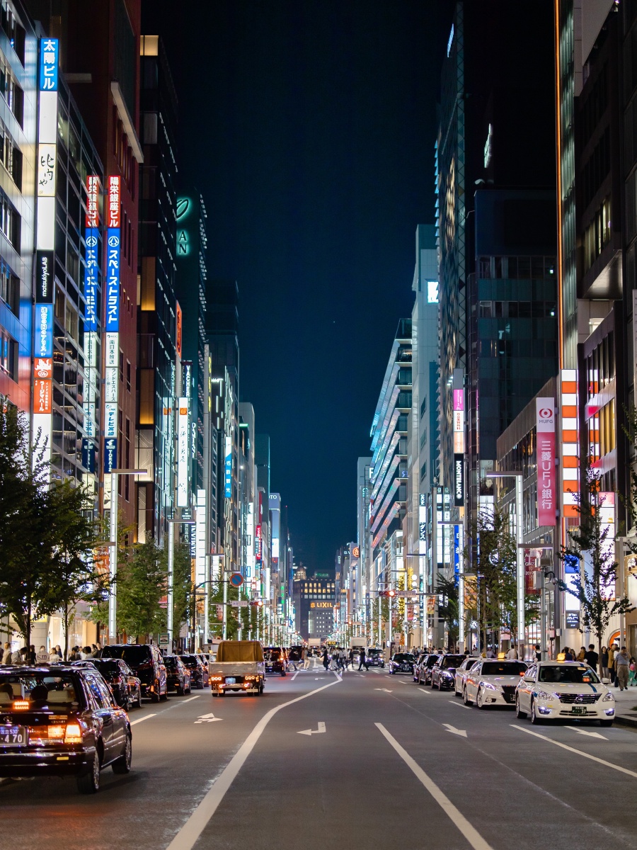 东京夜晚的街道blin