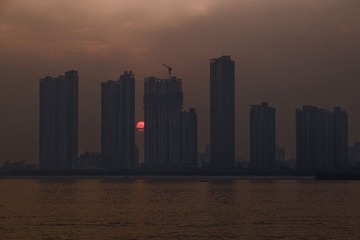 夕阳下的汉口江边