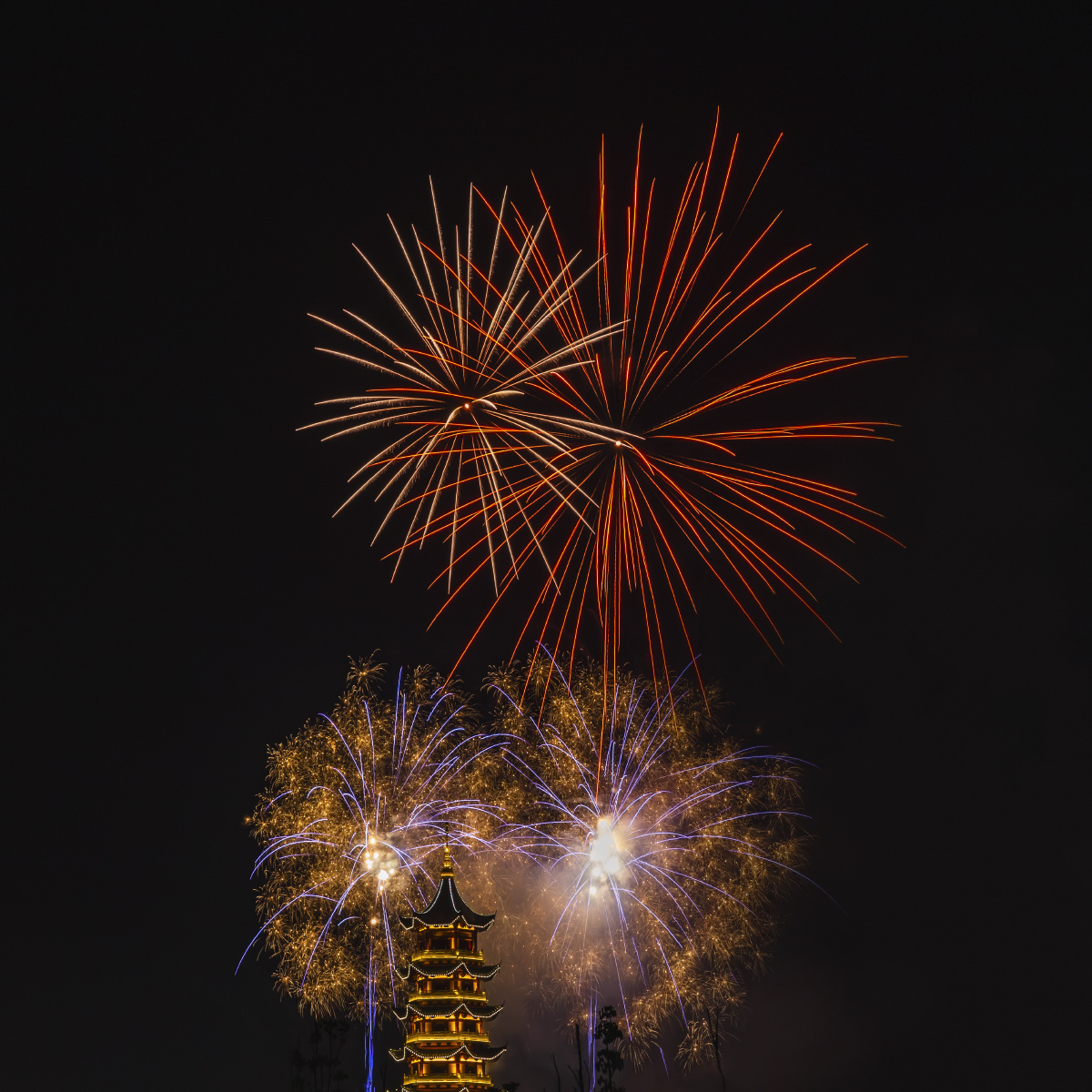 烟花灿烂2020年8月28日湖北省荆州市方特东方神画旅游点晚上八点半