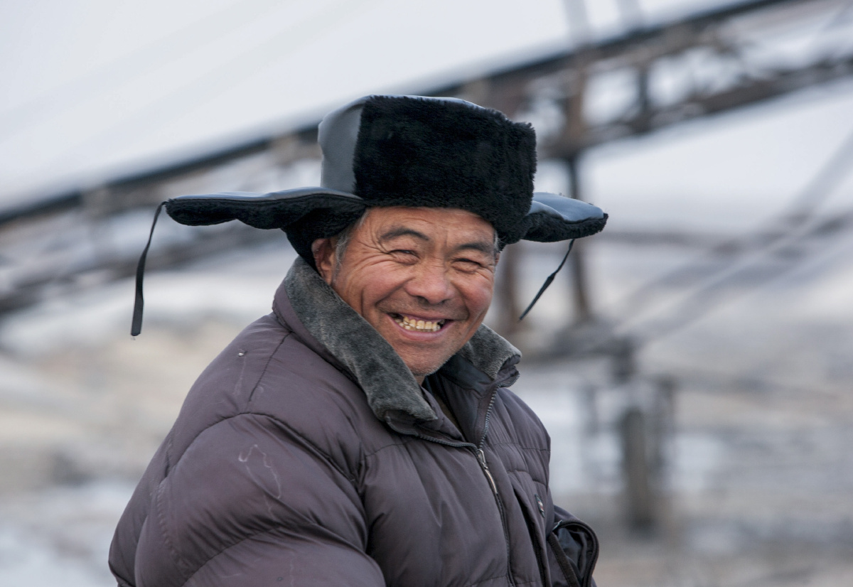 真挚的笑容快乐地劳动,这就是咱老百姓.给你们加油!明天会更美好!