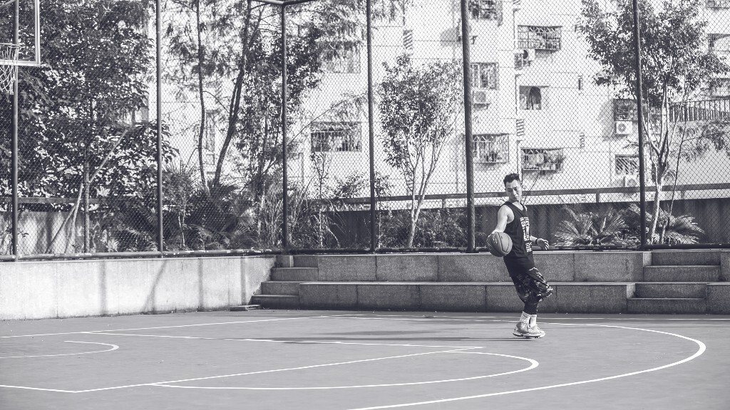 BALL IS LIVE
