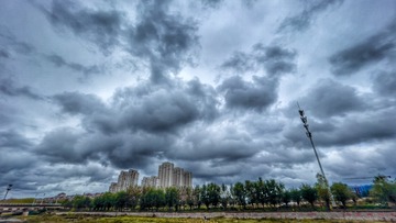the sky clouded over.