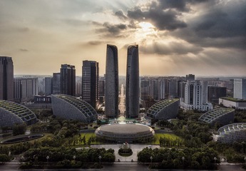 成都向上！