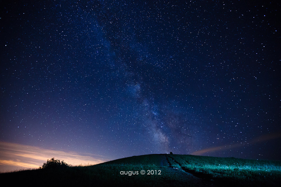 夏夜星空. br /> 北纬30多度的夏天,看不到完整的银河.