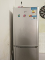 1663886