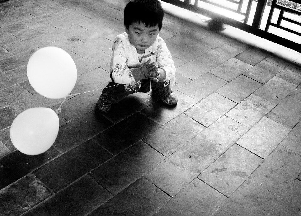 再看 我就把你喝掉<br />

