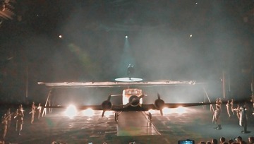 610885