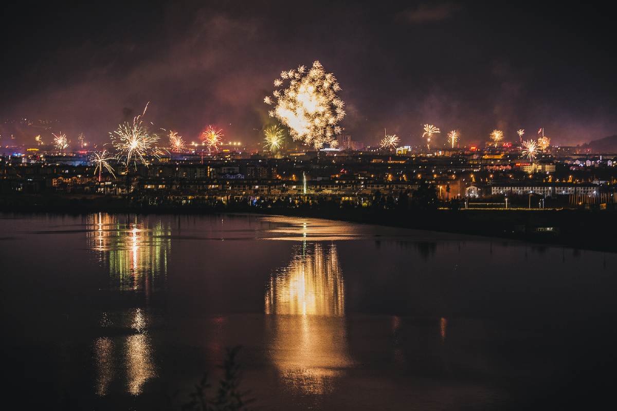今年有幸在丽江看烟火