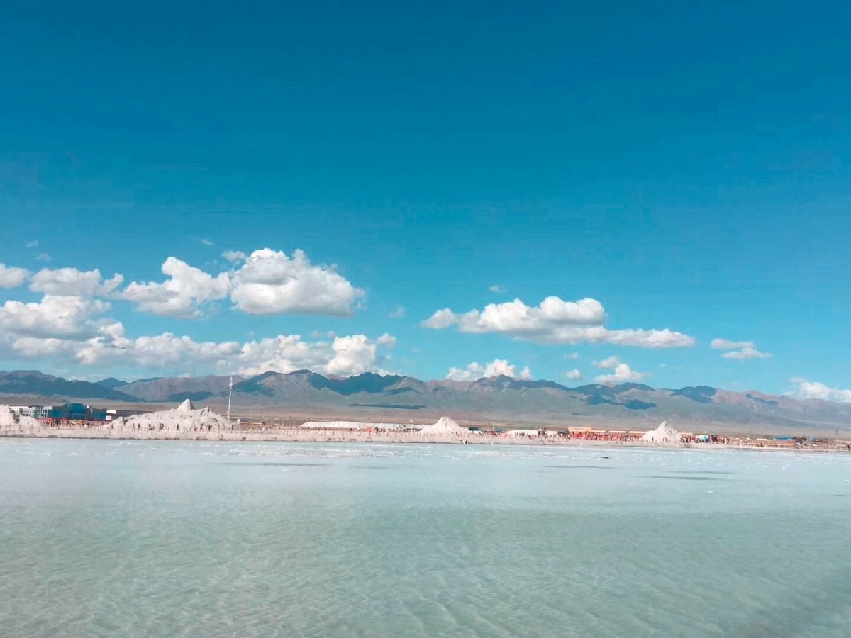 青海湖天空之镜