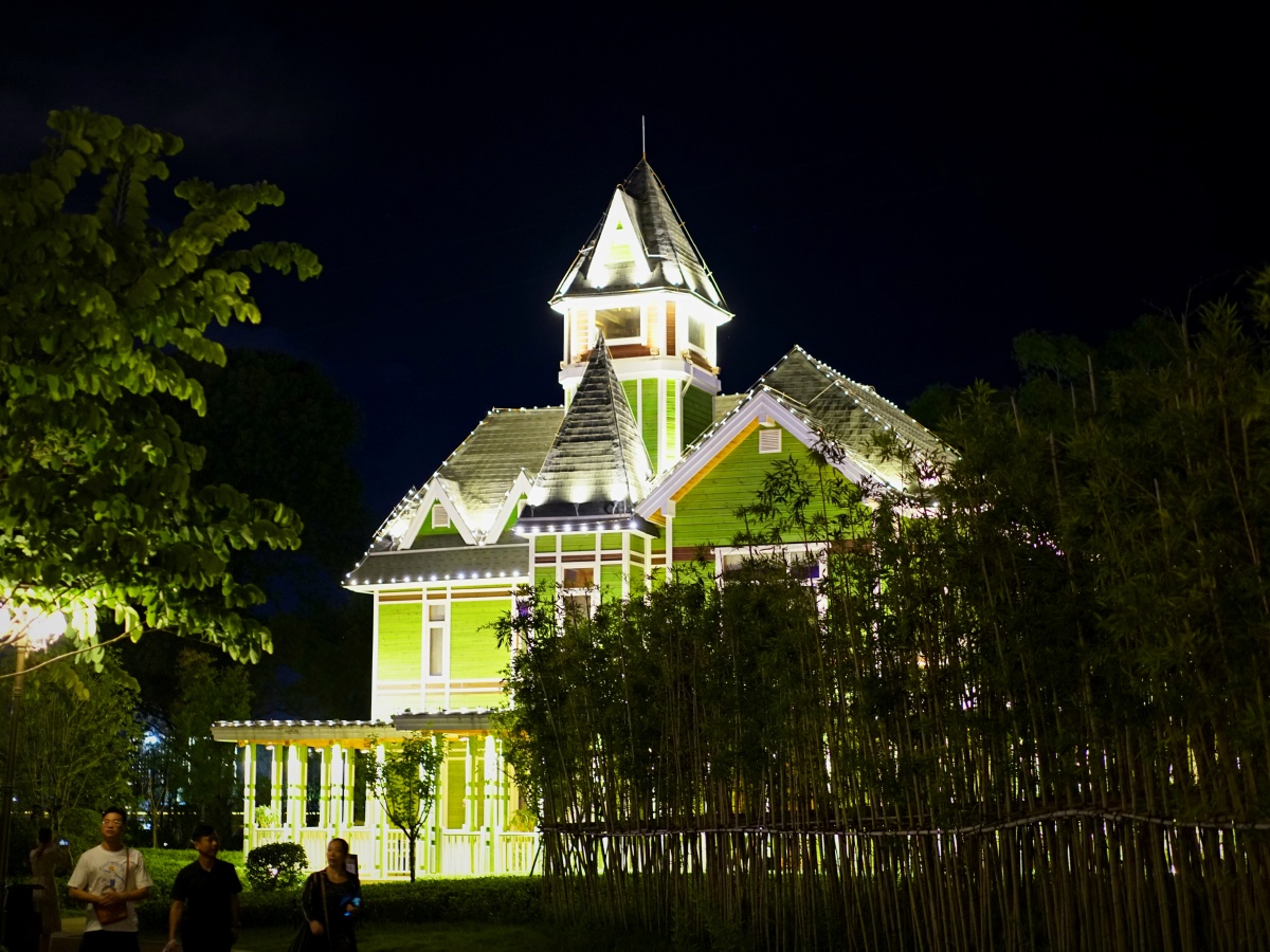 南康家居小镇建筑夜景倒影宛如仙境