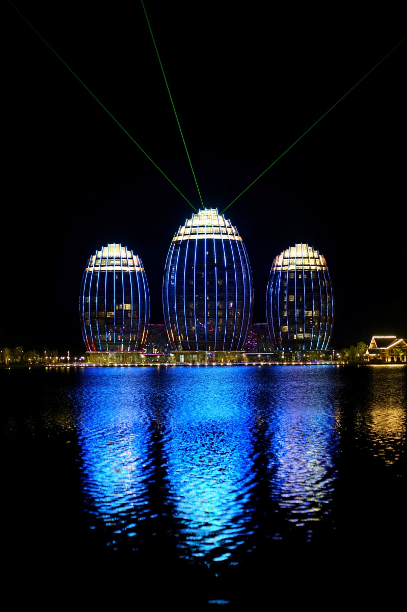 南康家居小镇建筑夜景倒影宛如仙境