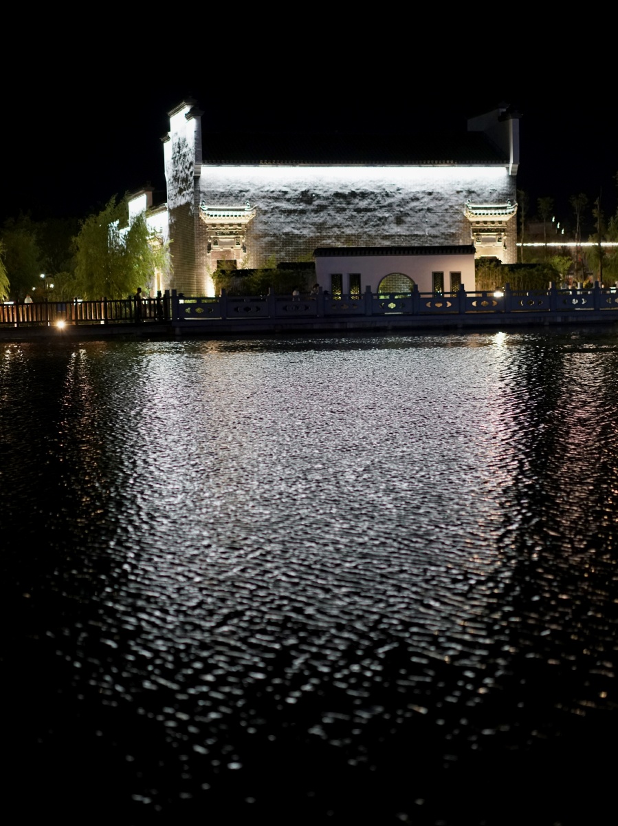 南康家居小镇建筑夜景倒影宛如仙境