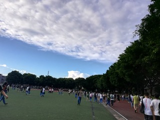 983504
