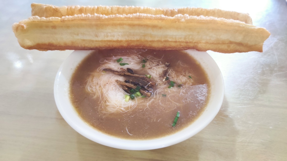 天门市黄潭米粉糊汤粉湖北小吃加一根油条过早