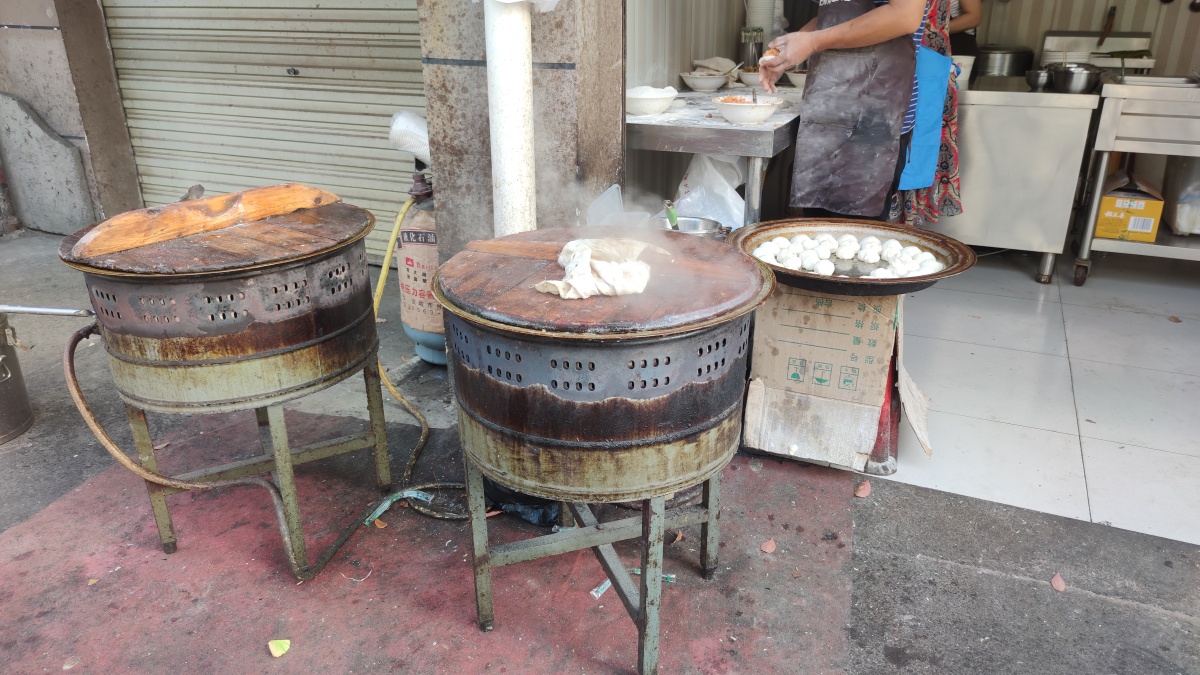 天门市的早餐小吃煮包子莲藕馅煮包子水煎包