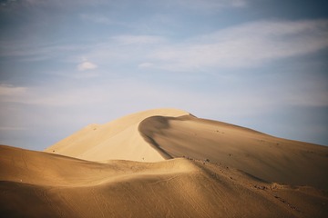 983749