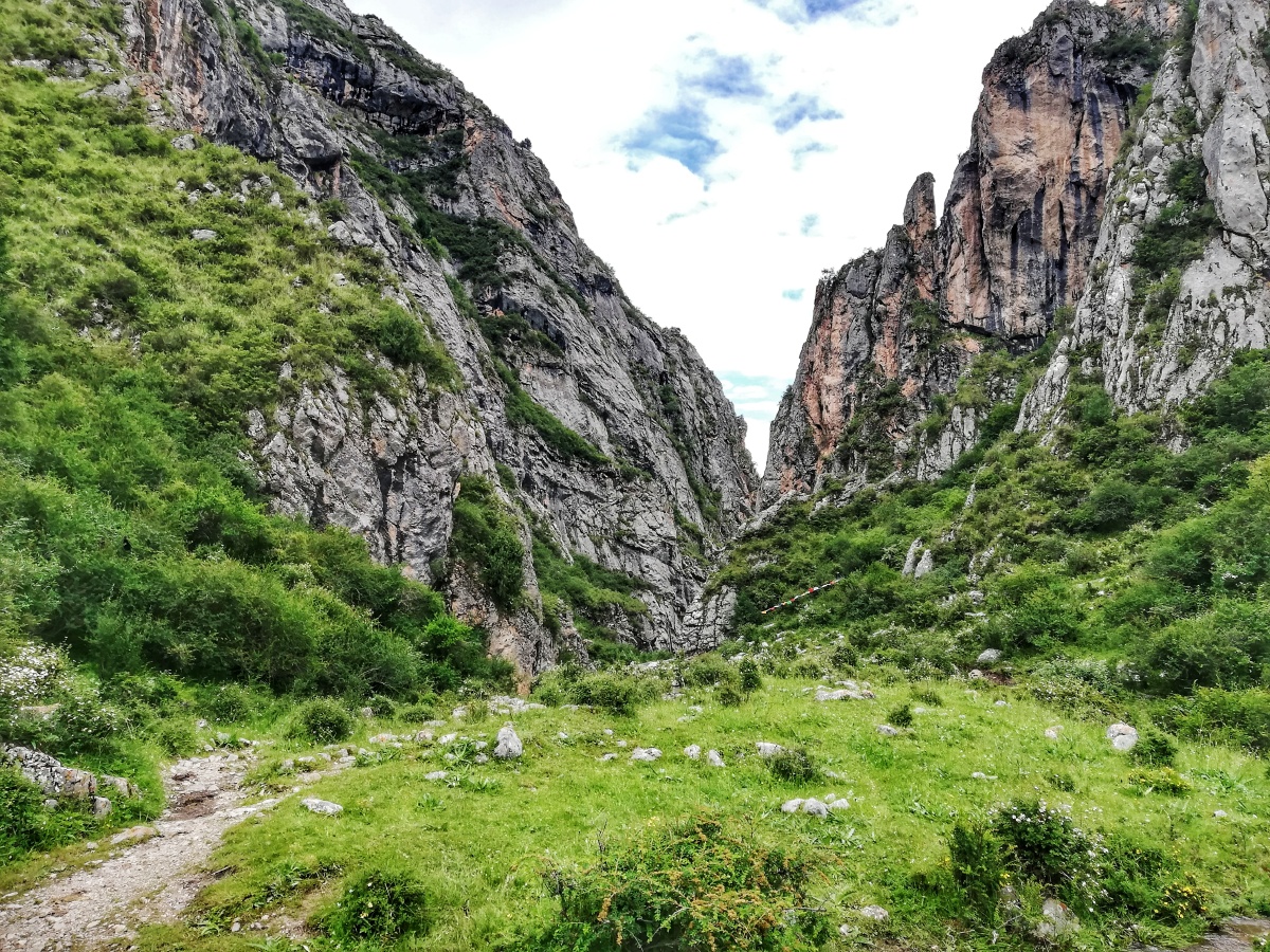 纳摩大峡谷白龙江之源