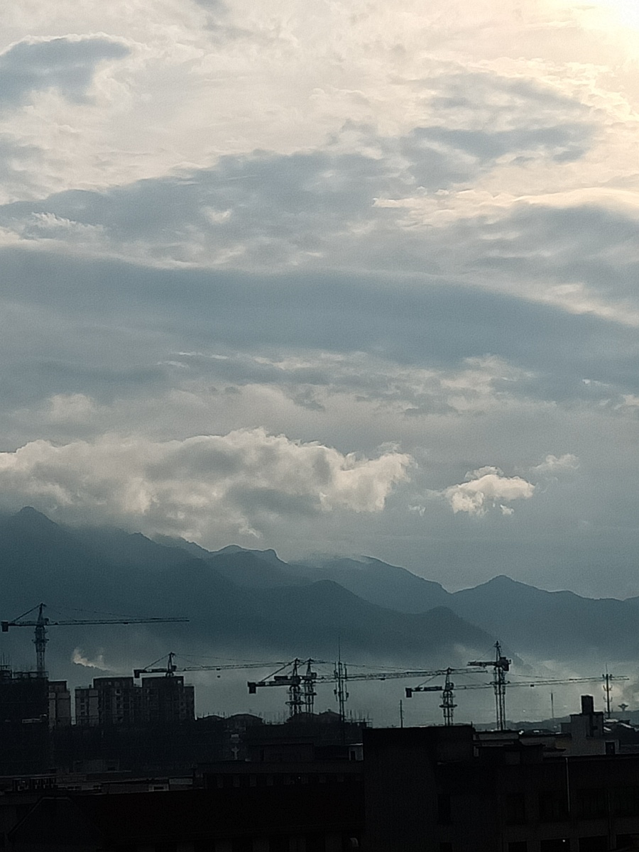 早晨起来,看到此景,立马拍摄定格这一秒.