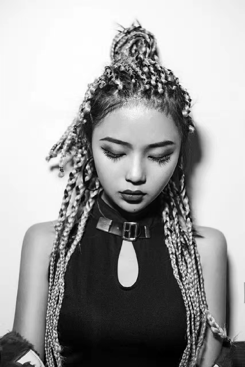 喜欢扎小辫的我