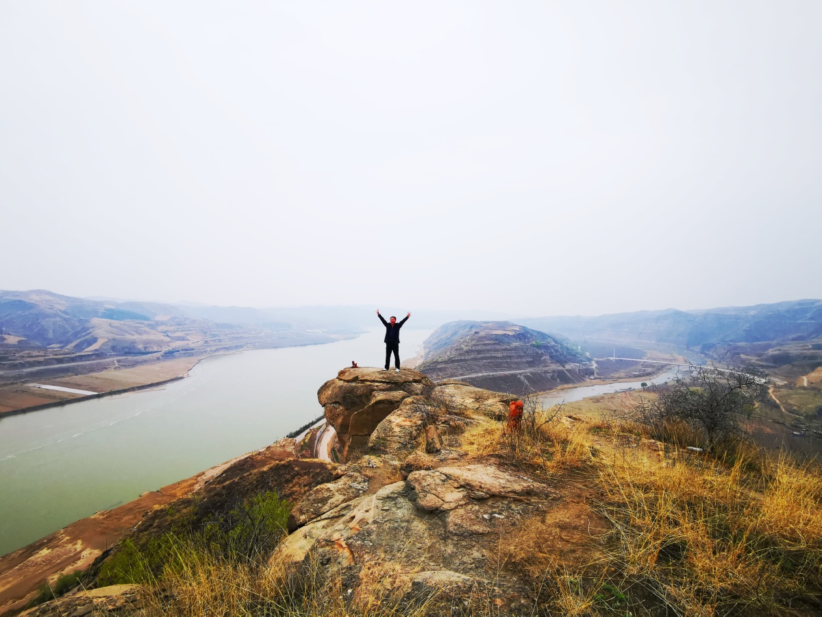 一山览秦晋二水锁烟霞神木天台山