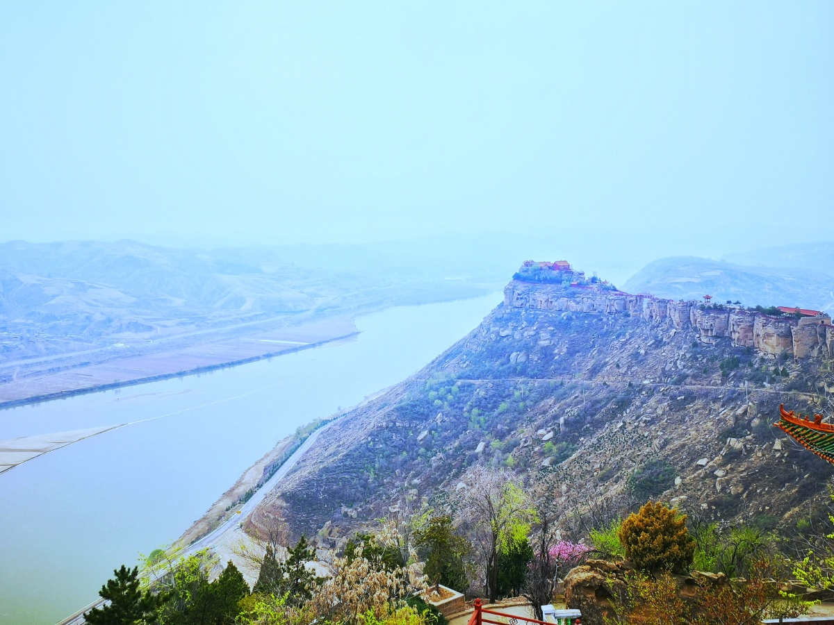 一山览秦晋二水锁烟霞神木天台山