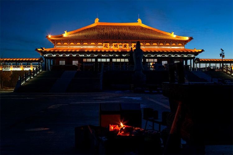 黎明时分的敦煌雷音寺