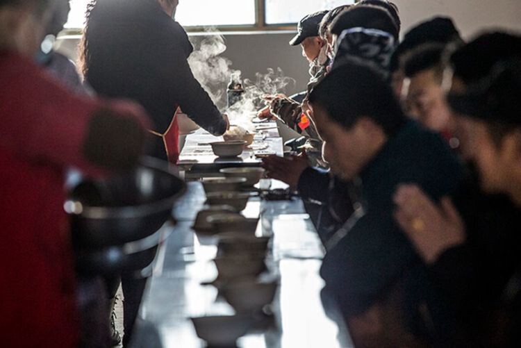 音寺将大开斋堂，为众生广布斋饭，以药食慰藉苍生，为众生祈求平安