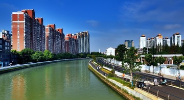 P8307878