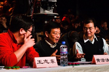 主席团交换意见